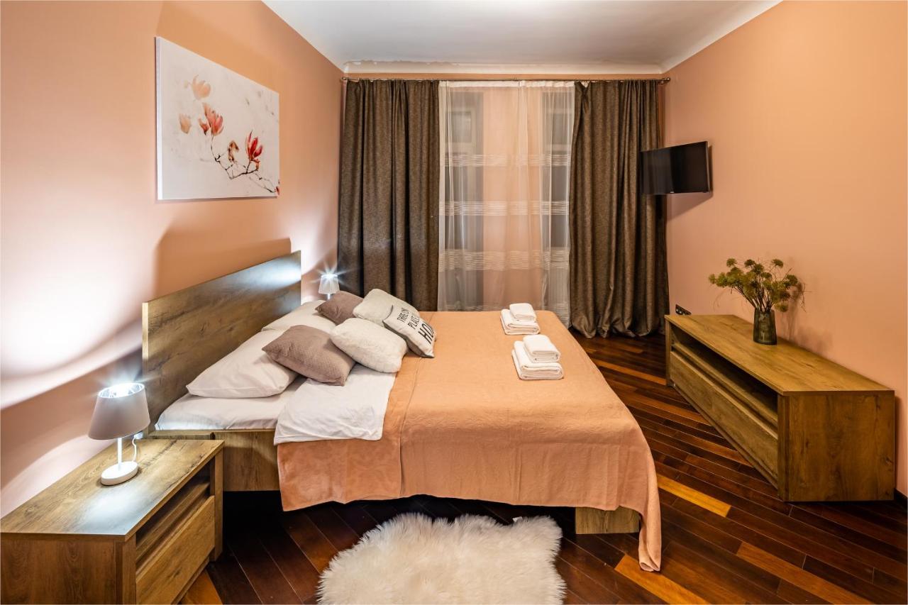 The Main Square! 2 Separated Bedrooms, Balcony Lviv Extérieur photo