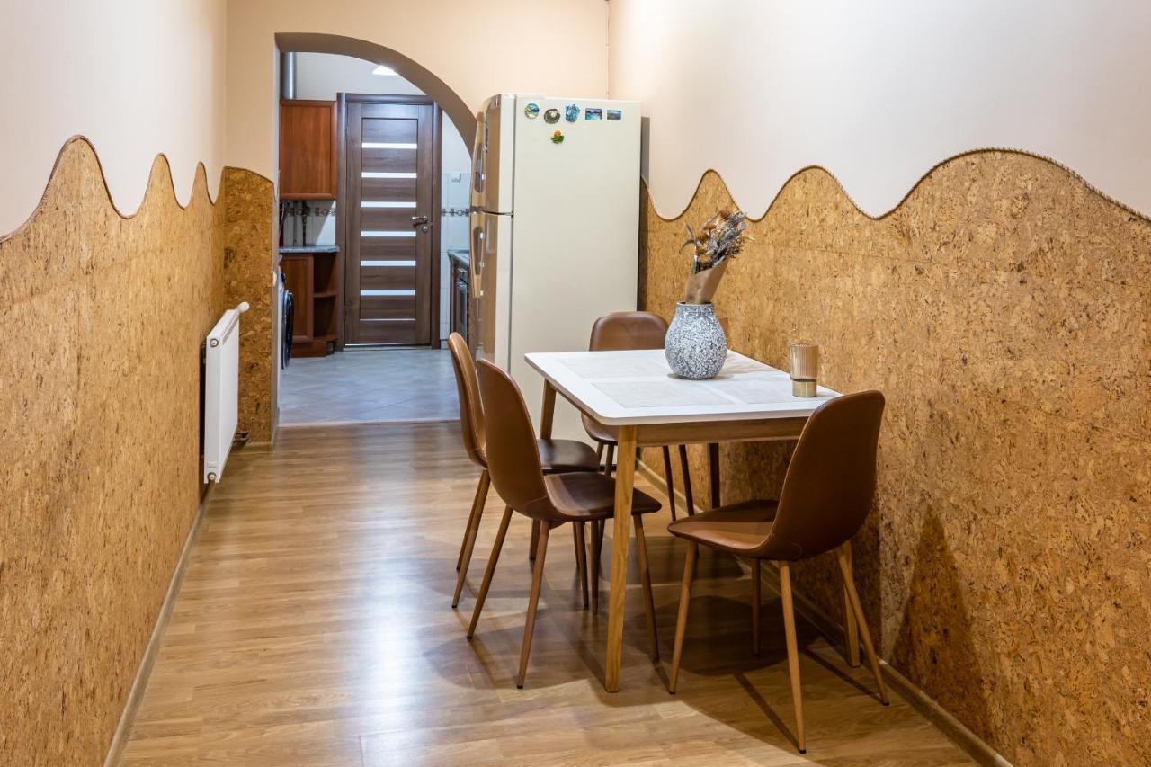 The Main Square! 2 Separated Bedrooms, Balcony Lviv Extérieur photo