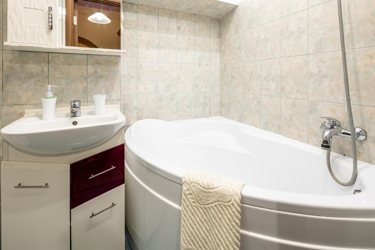 The Main Square! 2 Separated Bedrooms, Balcony Lviv Extérieur photo
